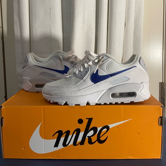 Nike Shoes - Nike women’s AirMax 90s